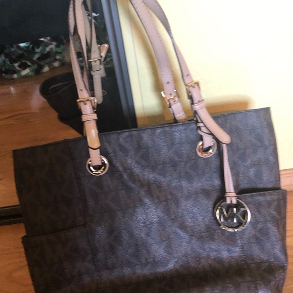 3 Michael Kors handbags - Picture 3 of 8